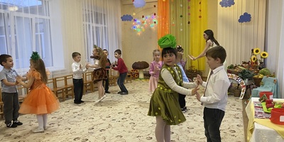 Осіннє свято в гр3( дошкільний вік), вихователь Скрєбньова В.Л., Роботько Н.О., музичний керівник Урсу Д.І.