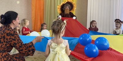 Осіннє свято в гр2 ( дошкільний вік) вихователь Кіхтенко Т.О., Захарова А.О., музичний керівник Урсу Д.І.