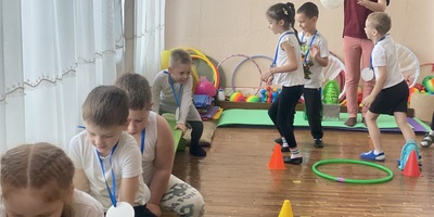 Підсумкове заняття з фізкультури гр3( дошкільний вік), вихователь Роботько Н.О., інструктор з фізкультури Сірченко Л.І.