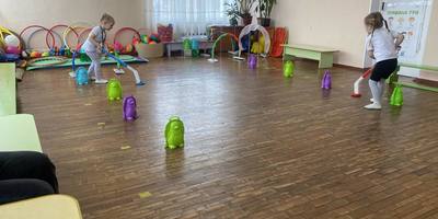 Підсумкове заняття з фізкультури гр2( дошкільний вік), вихователь Захарова А.О., інструктор з фізкультури Сірченко Л.І.