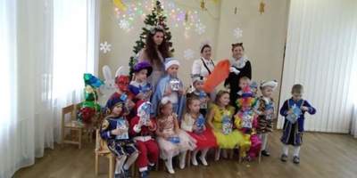 На новорічне свято до малят групи №4 завітали Кіт Муральдіно, веселий Зайчик, маленька Ялиночка, мила Зірочка і красуня Зима.